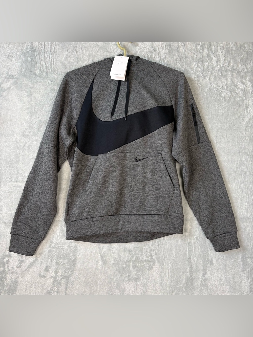 NWT Nike Therma-FIT Men's Gray & Black Logo Pullover Fleece Hoodie Small